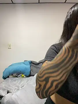 Alana Arang online show from November 2025 01:51:02 AM