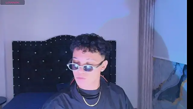 Snapshot of thian_blakee chatting on November 2025 03:21:02 AM thian blakee online show from November 2025 03:21:02 AM