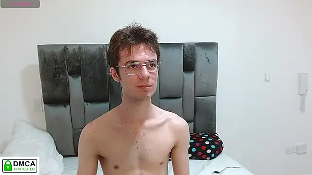 Snapshot of SaccharineSin chatting on November 2025 01:41:02 AM SaccharineSin online show from November 2025 01:41:02 AM