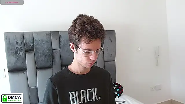 Snapshot of SaccharineSin chatting on November 2025 04:53:01 PM SaccharineSin online show from November 2025 04:53:01 PM