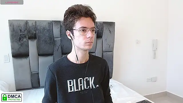 Snapshot of SaccharineSin chatting on December 2025 02:23:01 PM SaccharineSin online show from December 2025 02:23:01 PM