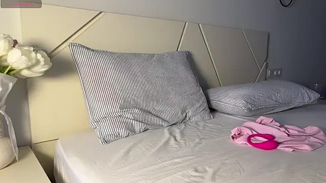 Snapshot of tinyholess chatting on February 2026 02:24:01 PM tinyholess online show from February 2026 02:24:01 PM