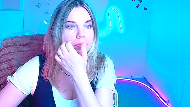 Amanda Swannn online show from April 2026 06:19:01 AM