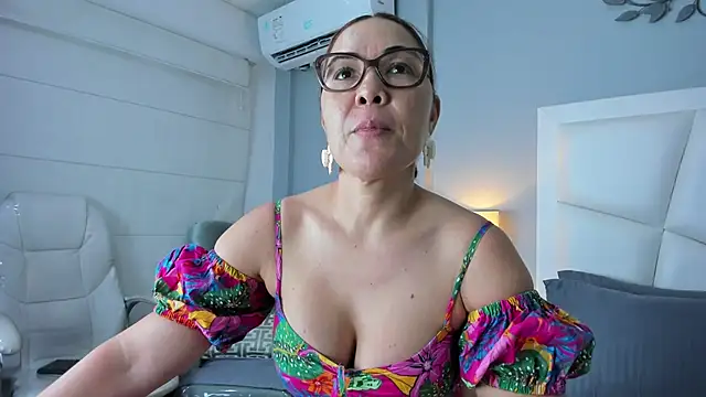 AnnaJaimes online show from April 2026 11:50:01 PM