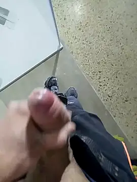 Snapshot of nofaceloverss chatting on December 2025 02:36:02 PM nofaceloverss online show from December 2025 02:36:02 PM