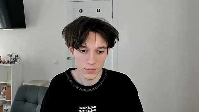 Mickleloveu online show from November 2025 10:29:01 AM