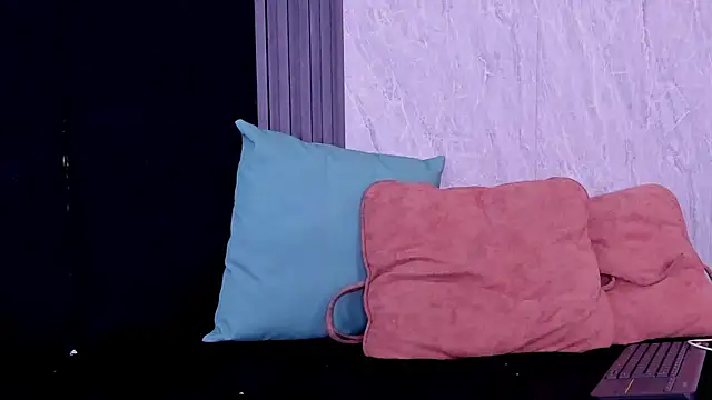 scarlett jhon online show from December 2025 02:23:02 PM