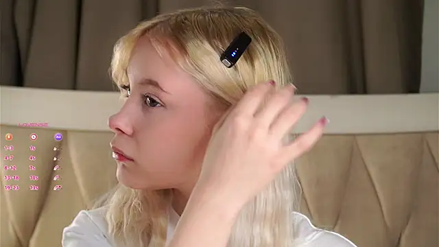 AunclreaVache online show from February 2026 01:18:01 PM