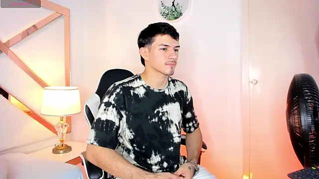 Snapshot of Justin_duque chatting on November 2025 07:39:02 PM Justin duque online show from November 2025 07:39:02 PM