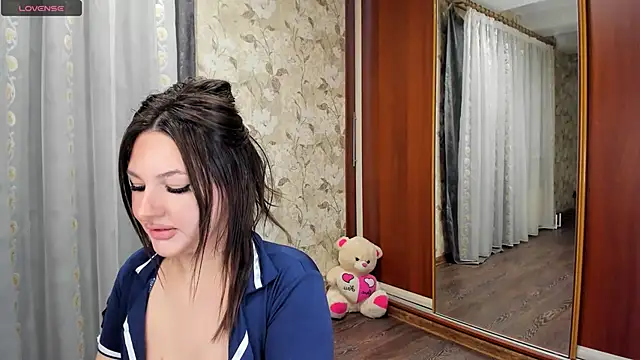 Snapshot of emmaledysss chatting on November 2025 04:43:02 PM emmaledysss online show from November 2025 04:43:02 PM