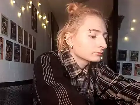 Snapshot of AmyGrok chatting on December 2025 12:43:02 PM AmyGrok online show from December 2025 12:43:02 PM