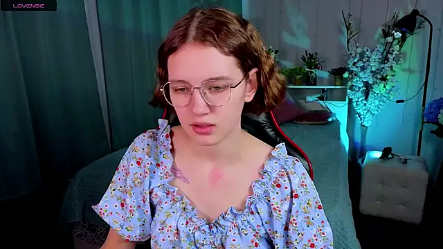 Mia Mooore online show from February 2026 01:32:02 PM