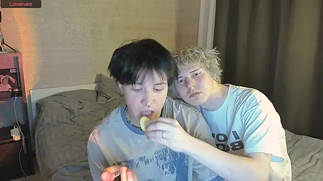 miya meow miku online show from December 2025 07:00:01 PM