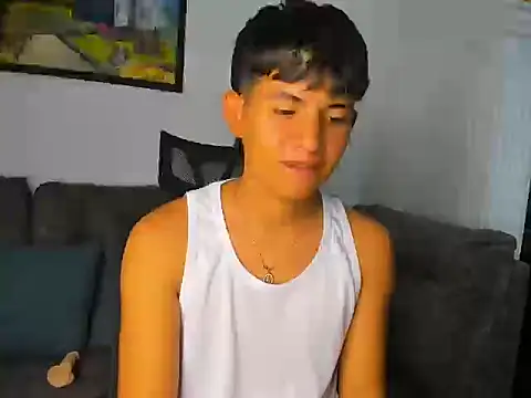 Snapshot of Mikke18 chatting on December 2025 08:48:02 PM Mikke18 online show from December 2025 08:48:02 PM