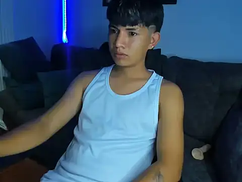 Snapshot of Mikke18 chatting on December 2025 04:50:01 AM Mikke18 online show from December 2025 04:50:01 AM