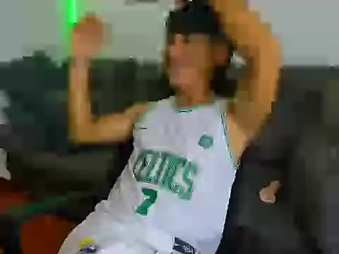 Snapshot of Mikke18 chatting on December 2025 03:24:02 AM Mikke18 online show from December 2025 03:24:02 AM