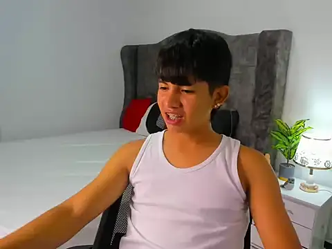 Snapshot of Mikke18 chatting on January 2026 02:06:01 AM Mikke18 online show from January 2026 02:06:01 AM