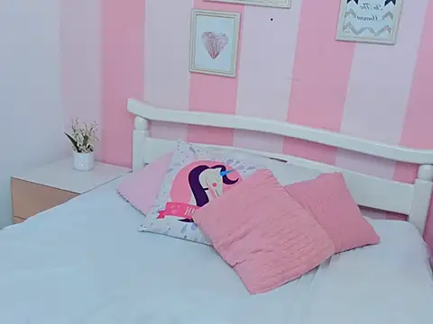 Snapshot of Amaia_Monroe chatting on December 2025 09:42:02 PM Amaia Monroe online show from December 2025 09:42:02 PM