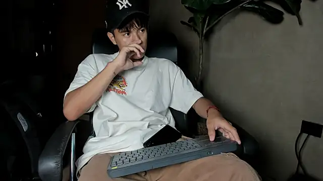 isaac grimm online show from February 2026 03:02:01 AM