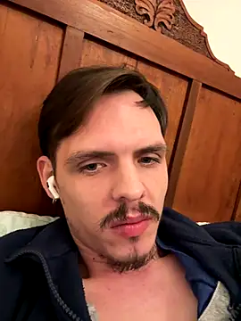 Snapshot of Dicken09 chatting on November 2025 05:32:02 AM Dicken09 online show from November 2025 05:32:02 AM