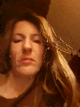 Snapshot of EiraYanovich chatting on November 2025 03:21:02 AM EiraYanovich online show from November 2025 03:21:02 AM