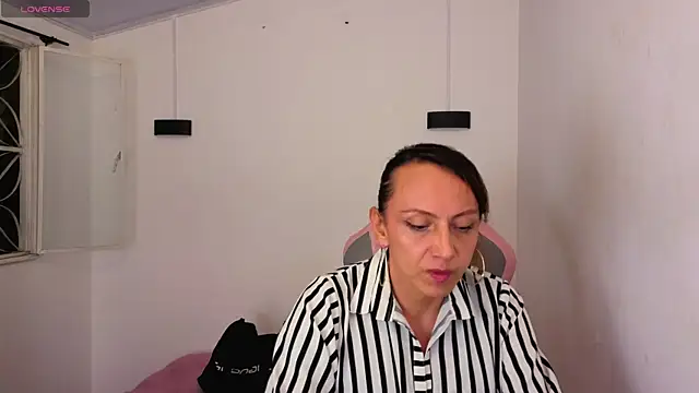 Ivonne ferrer   online show from December 2025 03:12:02 AM