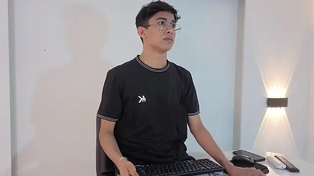 CharmingJeremy  online show from December 2025 12:21:02 PM