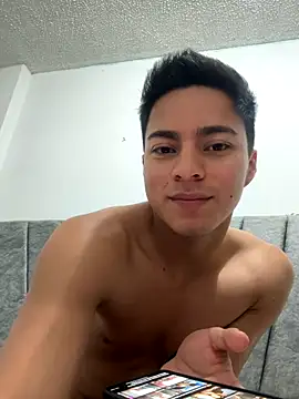 alejandroperez22 online show from November 2025 04:16:01 AM