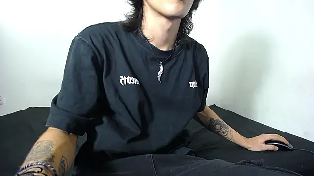 Snapshot of Slashot33 chatting on February 2026 05:19:02 AM Slashot33 online show from February 2026 05:19:02 AM