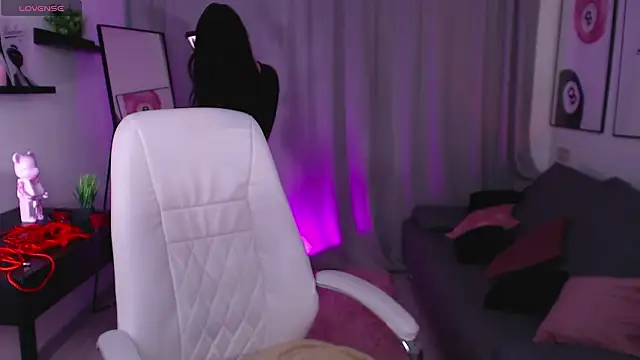 Eliza Bennet online show from February 2026 08:02:02 AM