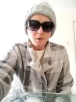 Amy01112 online show from April 2026 02:20:01 PM