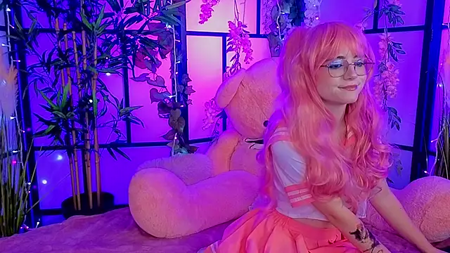 ReynaRey online show from December 2025 08:15:01 PM