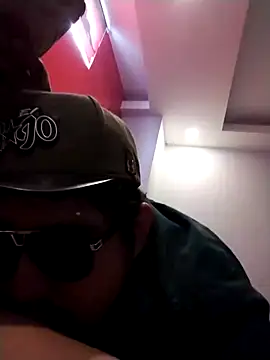 Esecrazzy online show from November 2025 08:02:01 PM