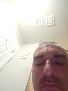 kockkloud online show from November 2025 08:35:02 PM