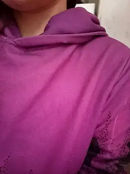 gatitachula93 online show from February 2026 03:01:01 PM