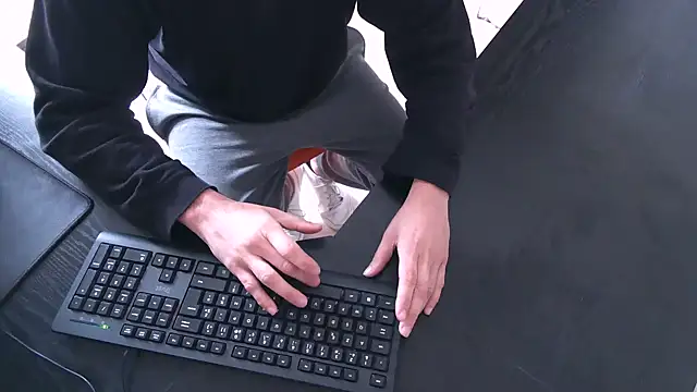 TRESBONNEBITE online show from December 2025 02:34:01 PM