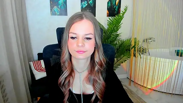 Snapshot of MidnighteAura chatting on April 2026 07:47:02 PM MidnighteAura online show from April 2026 07:47:02 PM
