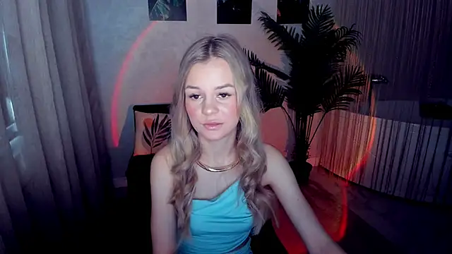 Snapshot of MidnighteAura chatting on April 2026 11:37:01 AM MidnighteAura online show from April 2026 11:37:01 AM