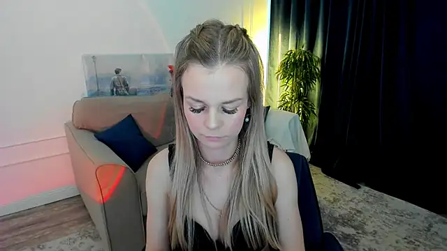Snapshot of MidnighteAura chatting on May 2026 11:27:02 AM MidnighteAura online show from May 2026 11:27:02 AM