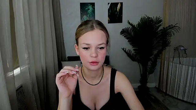 MidnighteAura online show from July 2026 04:18:01 AM