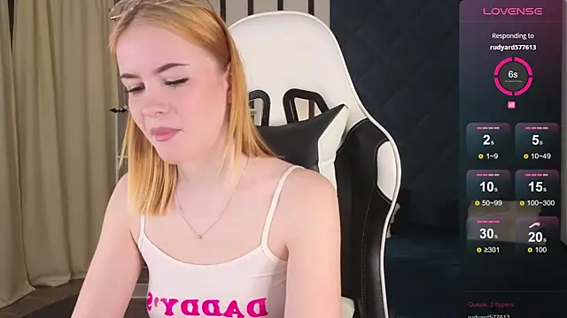 shinyluna1 online show from December 2025 10:20:02 AM