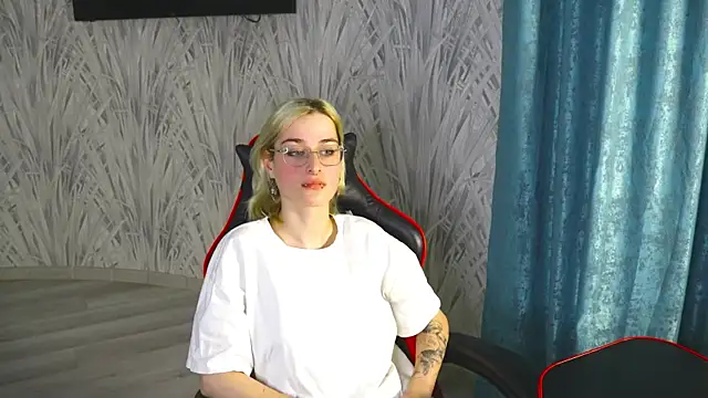 Snapshot of ValerieKirk chatting on December 2025 11:15:01 AM ValerieKirk online show from December 2025 11:15:01 AM