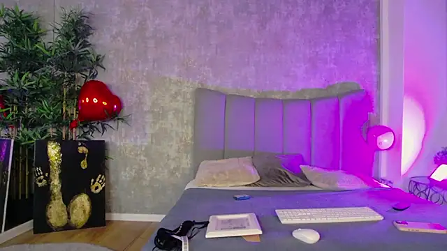 LucyRayy online show from February 2026 08:18:02 PM