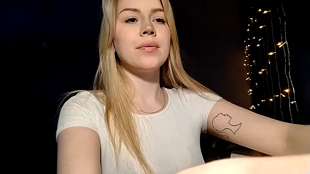 LunaPeony online show from March 2026 06:25:01 PM