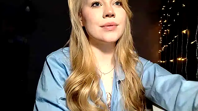 LunaPeony online show from March 2026 08:31:01 PM