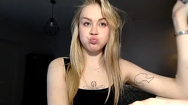 LunaPeony online show from April 2026 07:41:01 PM