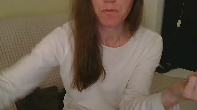 Snapshot of AuroraAG chatting on April 2026 12:34:02 PM AuroraAG online show from April 2026 12:34:02 PM