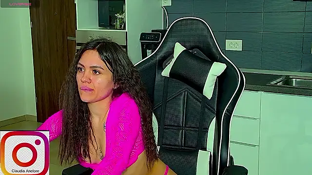 Snapshot of SiennaLuxexx chatting on February 2026 02:10:01 PM SiennaLuxexx online show from February 2026 02:10:01 PM