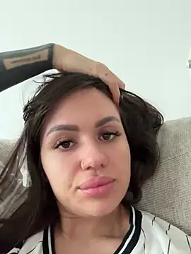 Snapshot of SiennaLuxexx chatting on February 2026 12:12:01 PM SiennaLuxexx online show from February 2026 12:12:01 PM