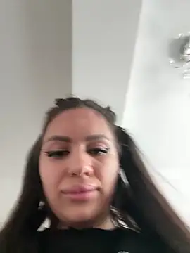 Snapshot of SiennaLuxexx chatting on March 2026 01:06:01 PM SiennaLuxexx online show from March 2026 01:06:01 PM